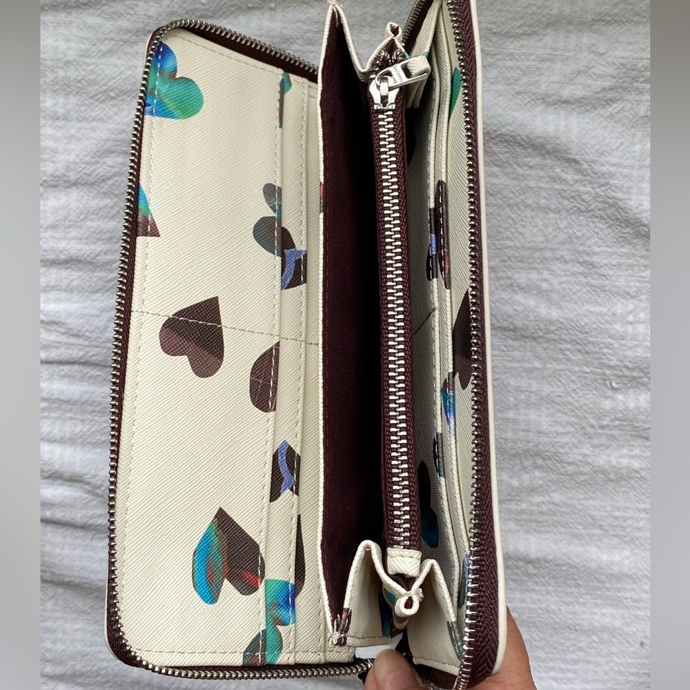 Heart Patterned Cream Wallet - Picture 4 of 5